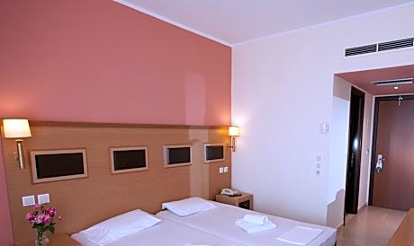 Triple Room with Sea View