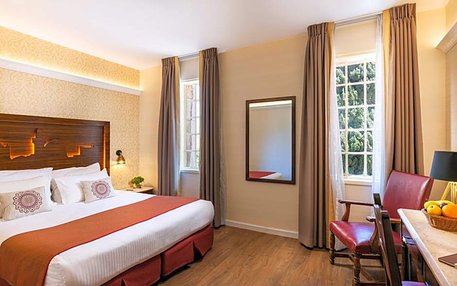 Ymca Three Arches Hotel