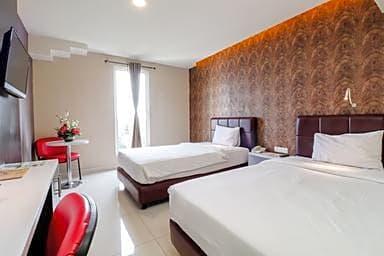Empress Hotel Makassar City Center by LIFE