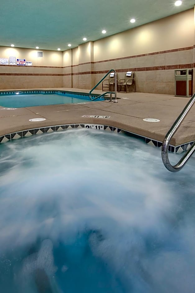 Holiday Inn Express Hotel & Suites Grants Milan By IHG