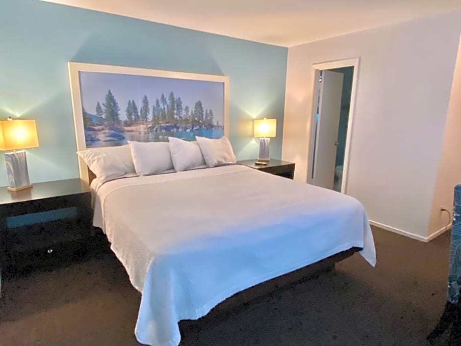 Bluebird Day Inn & Suites