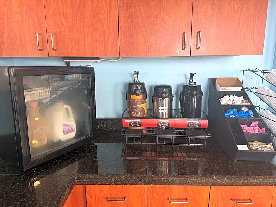 Howard Johnson by Wyndham Galveston