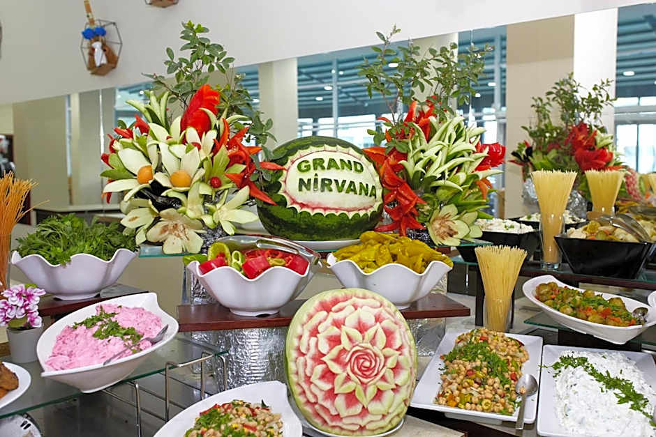 Grand Hotel Nirvana - All Inclusive & Free Beach Access