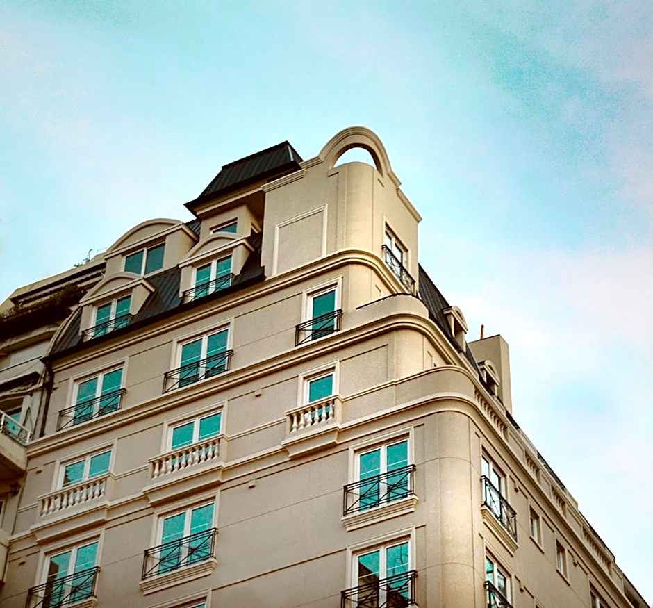 Carles Hotel