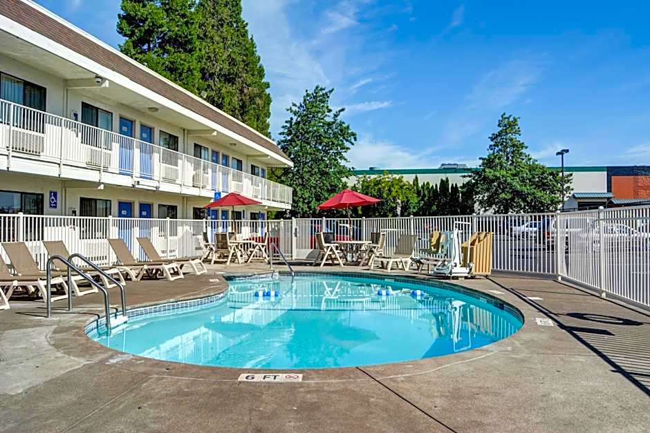 Motel 6-Salem, OR