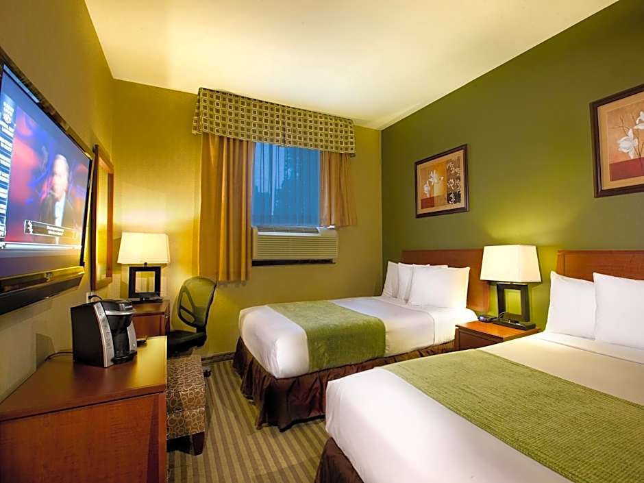 Hotel Q New York