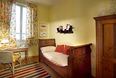 Single Room with Shared Bathroom