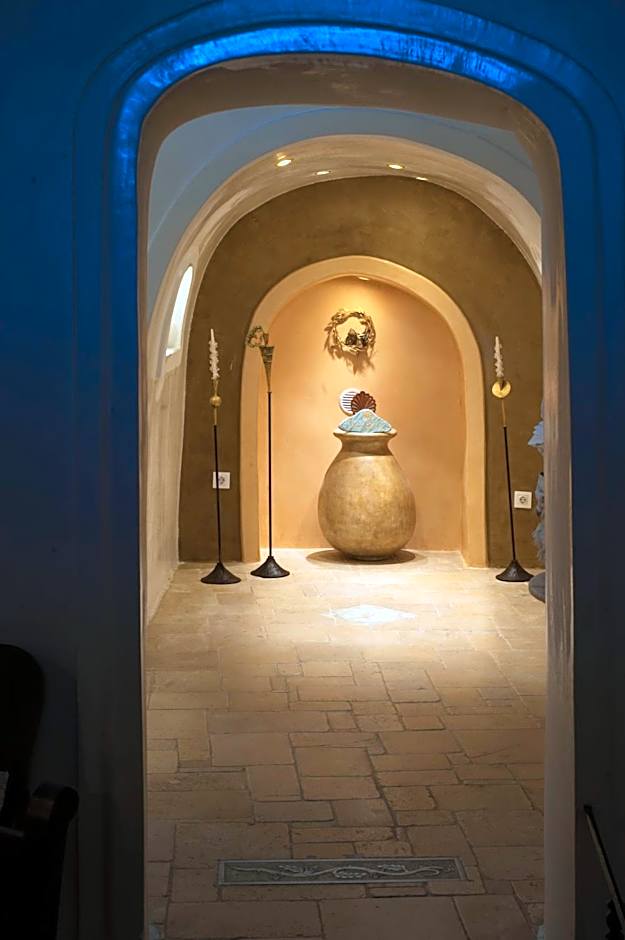 Heliophos Boutique Caves