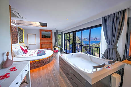 Honeymoon Suite - King