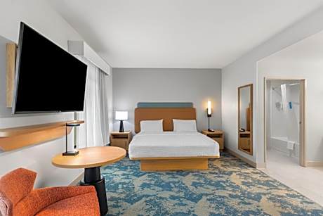 1 King Microwv/Fridge/Wet Bar Studio Suite Ns