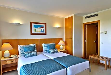 Junior Suite with Partial Sea View