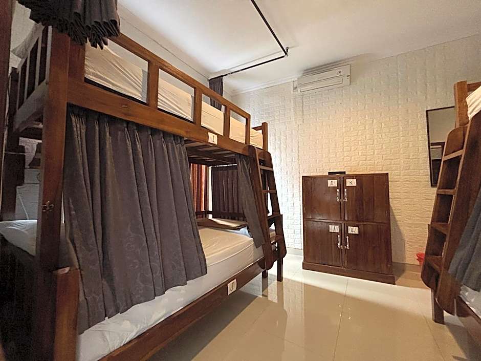 Suwardika Homestay & Dormitory