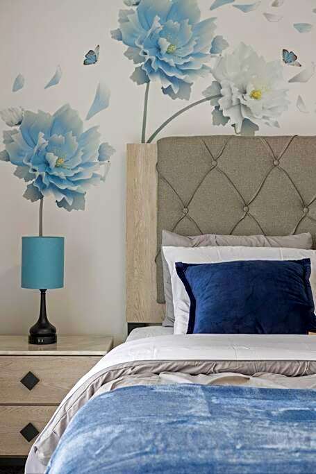 Luxury-4bed with AC-86"TV-BrandNew in Cranston, Calgary