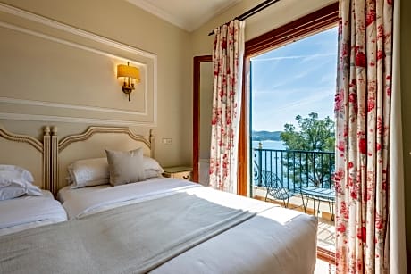 Superior Double or Twin Room with Seafront View and Balcony