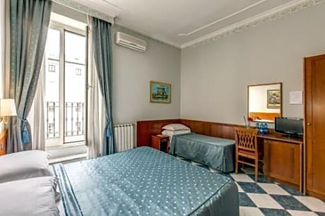 Triple Room with Private Bathroom