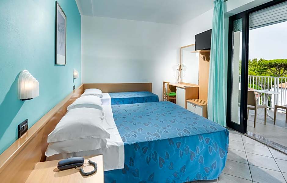 Foto 1 dari 4 — Superior 1 Double Bed or 2 Beds
