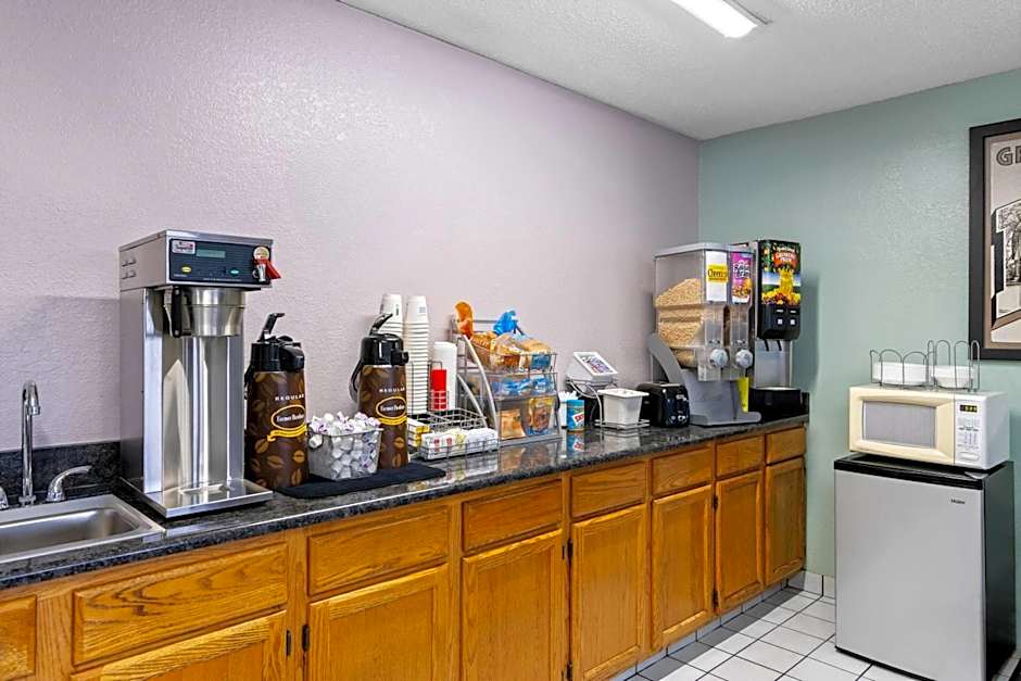 Super 8 by Wyndham Bourbonnais/Kankakee Area