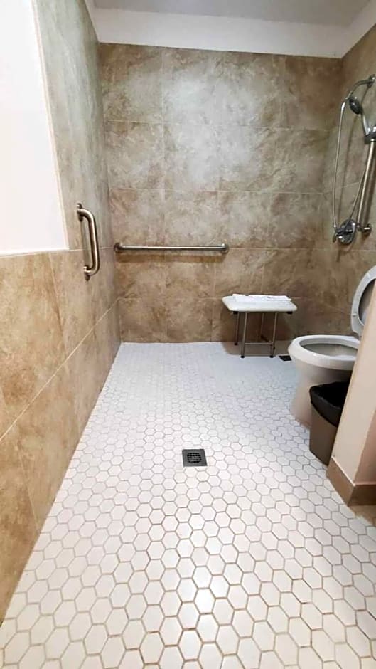 Motel 6 Branson West, MO - Silver Dollar City