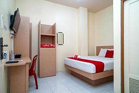 RedDoorz Syariah near Taman Siring 2