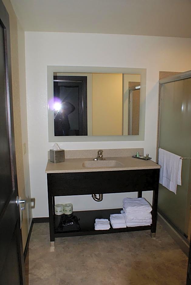 Boarders Inn & Suites by Cobblestone Hotels - Syracuse