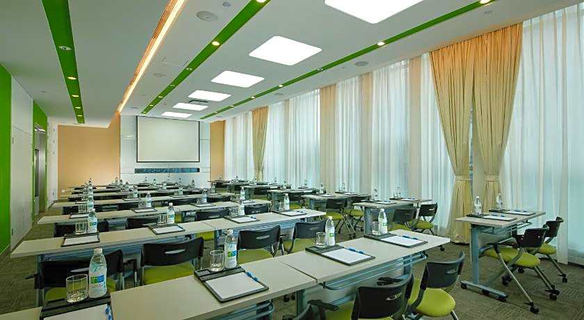 Holiday Inn Express Leshan City Square By IHG