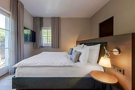 King Room with Spa Bath