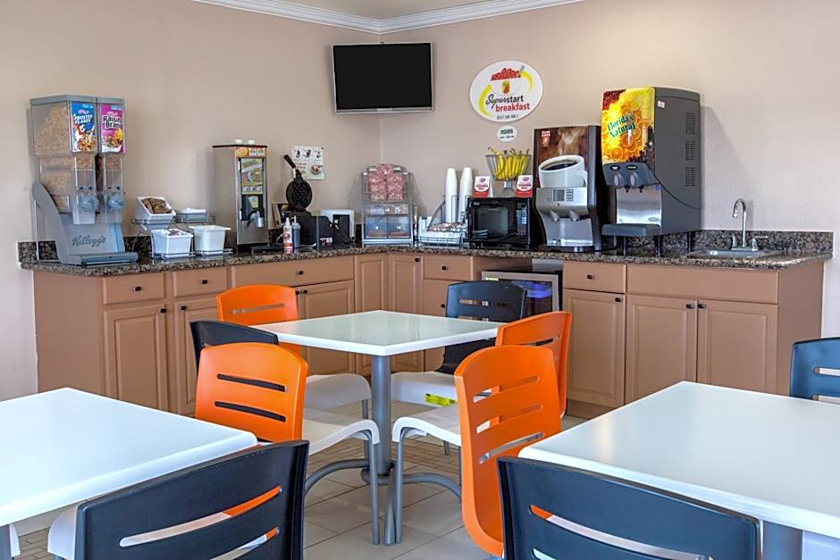 Super 8 by Wyndham Sherman