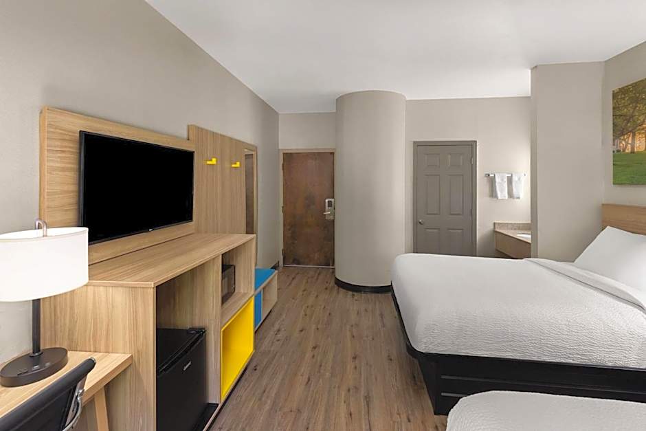 Days Inn by Wyndham McDonough