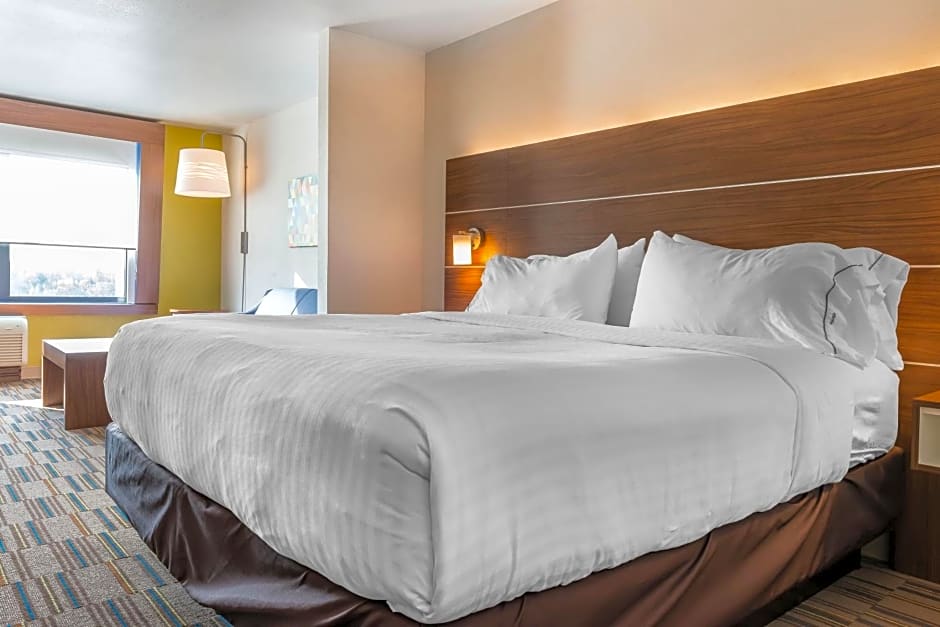 Holiday Inn Express & Suites Clarion By IHG