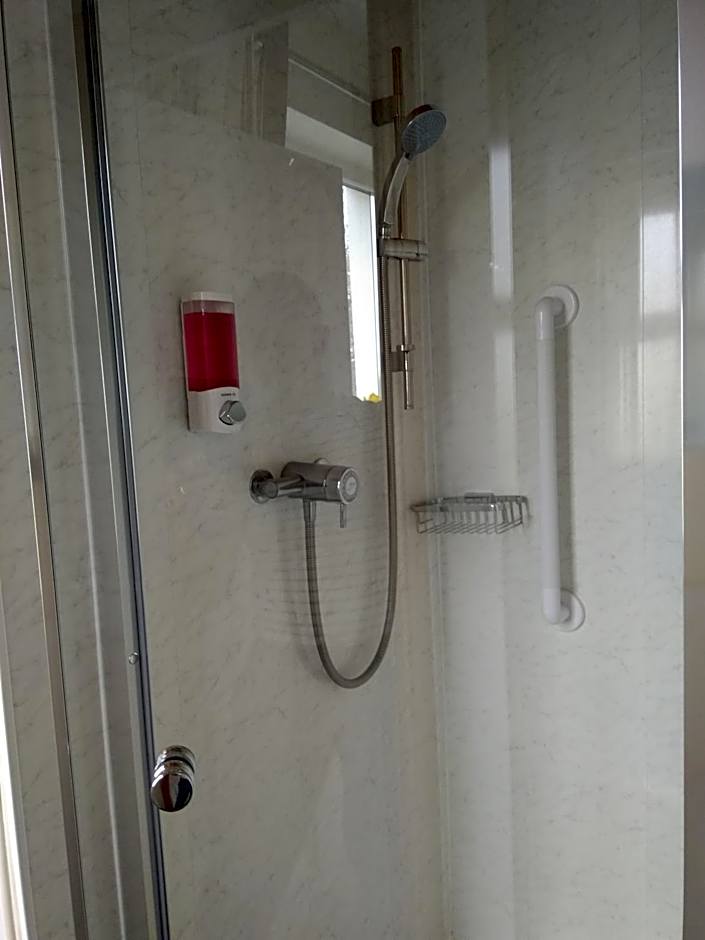 Twin Oaks Bed & Breakfast