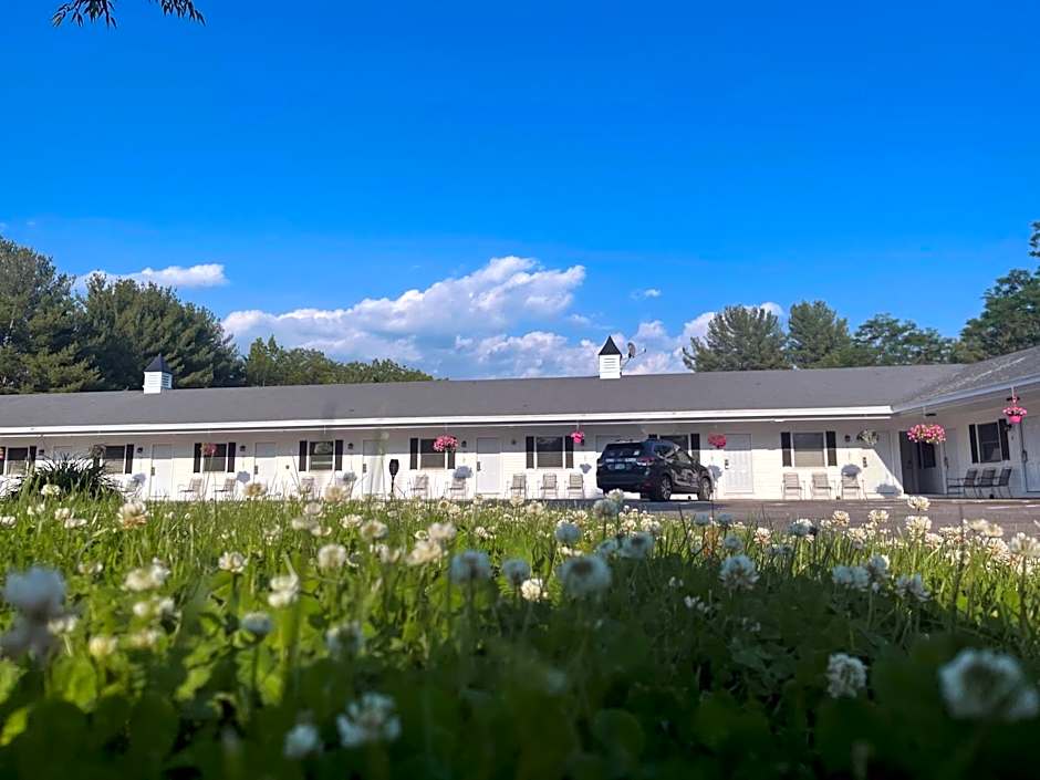 Colonial Motel