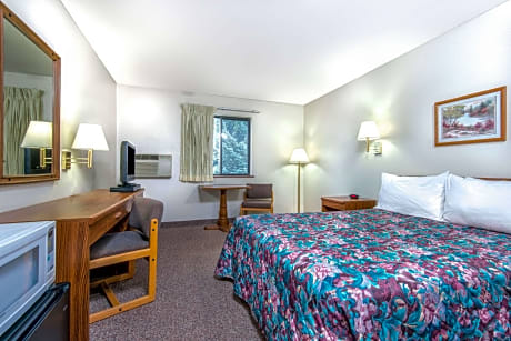 1 King Bed Non-Smoking