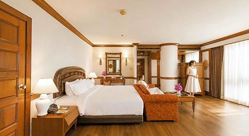 Twin Lotus Hotel