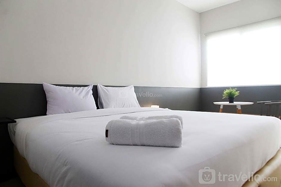 Comfy Studio Room @ Oasis Apartment By Travelio