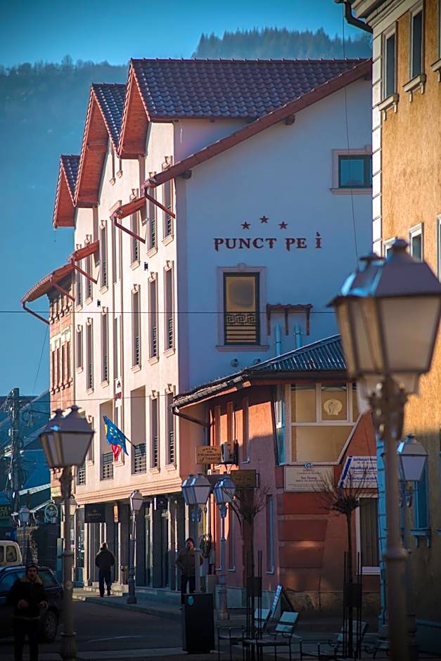 Aparthotel Punct pe i