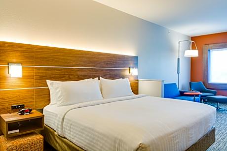 1 King Bed Suite Comm Access