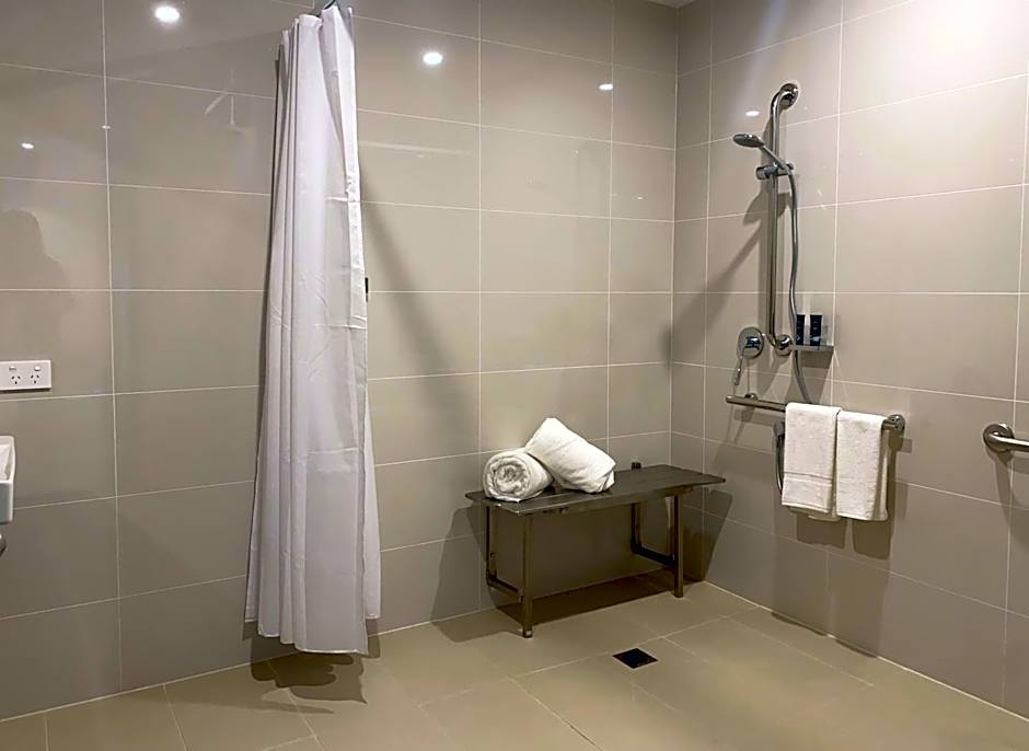 Brady Apartment Hotel Hardware Lane