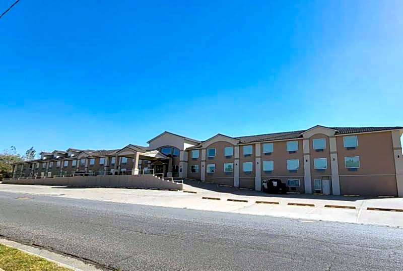 FairBridge Inn & Suites Canadian