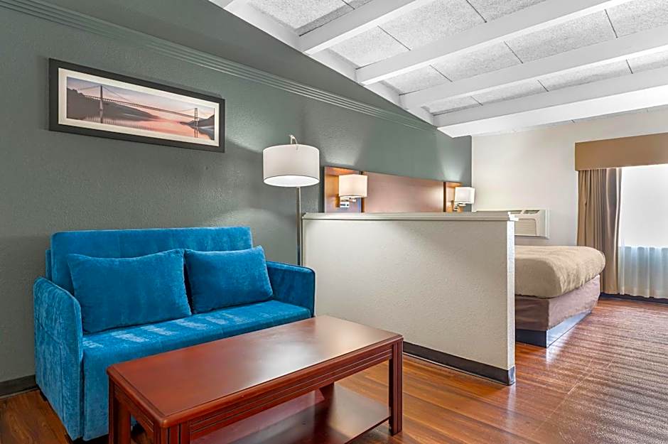 Quality Inn & Suites Kansas City - Independence I-70 East