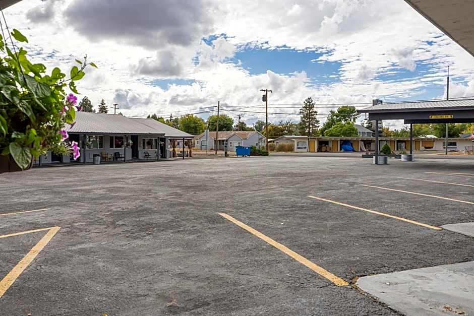 Oregon Trail Inn and Suites