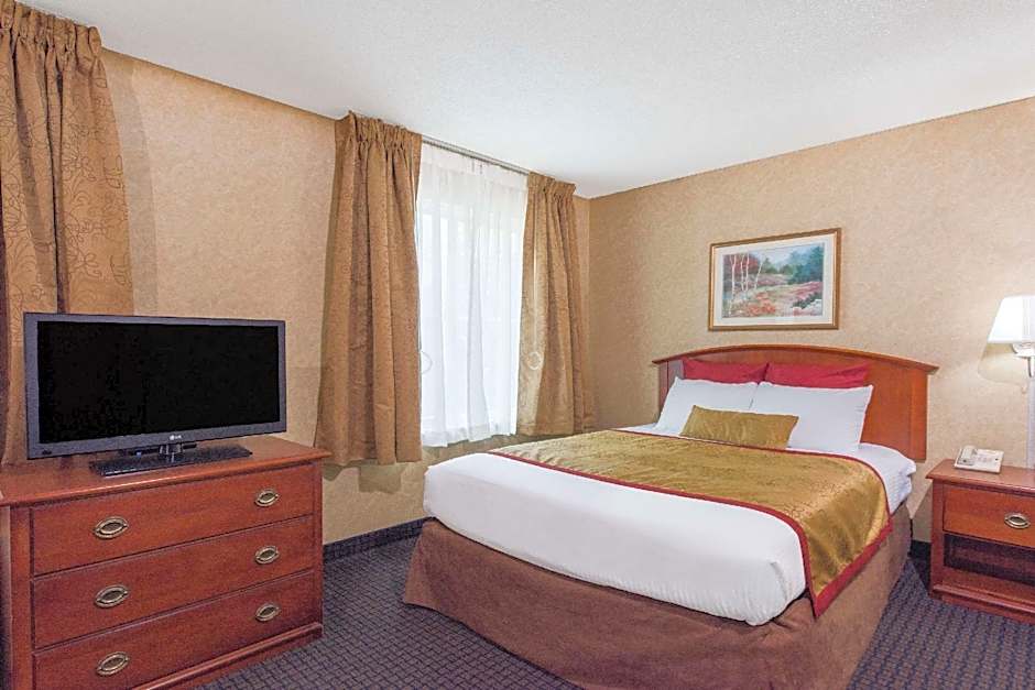 Photo 1 of 1 of 1 Queen Bed with Sofabed Suite, Hearing Accessible