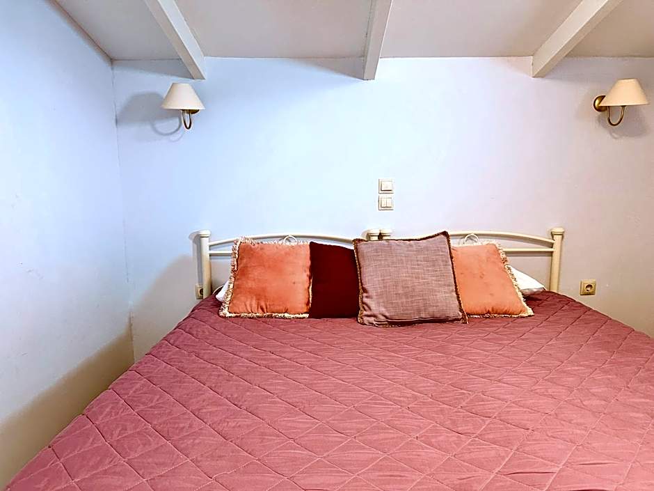 Infinity blue beach apartments - Renovated Apartments 2 Minutes from the Sea & Pool with Scenic Views