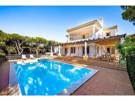 Large villa with swimming pool within walking distance to the beach