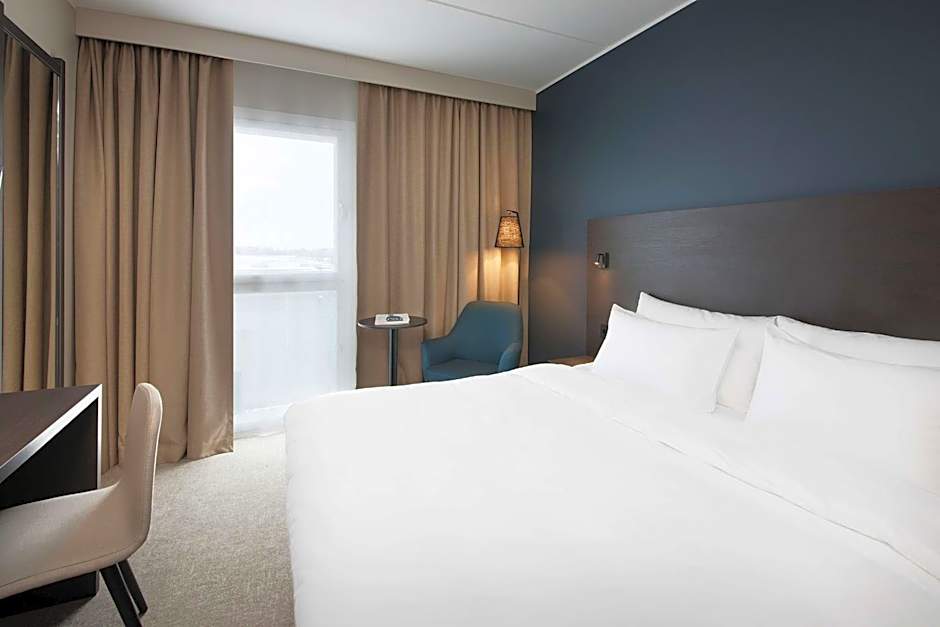 Park Inn by Radisson Oslo Airport Hotel West
