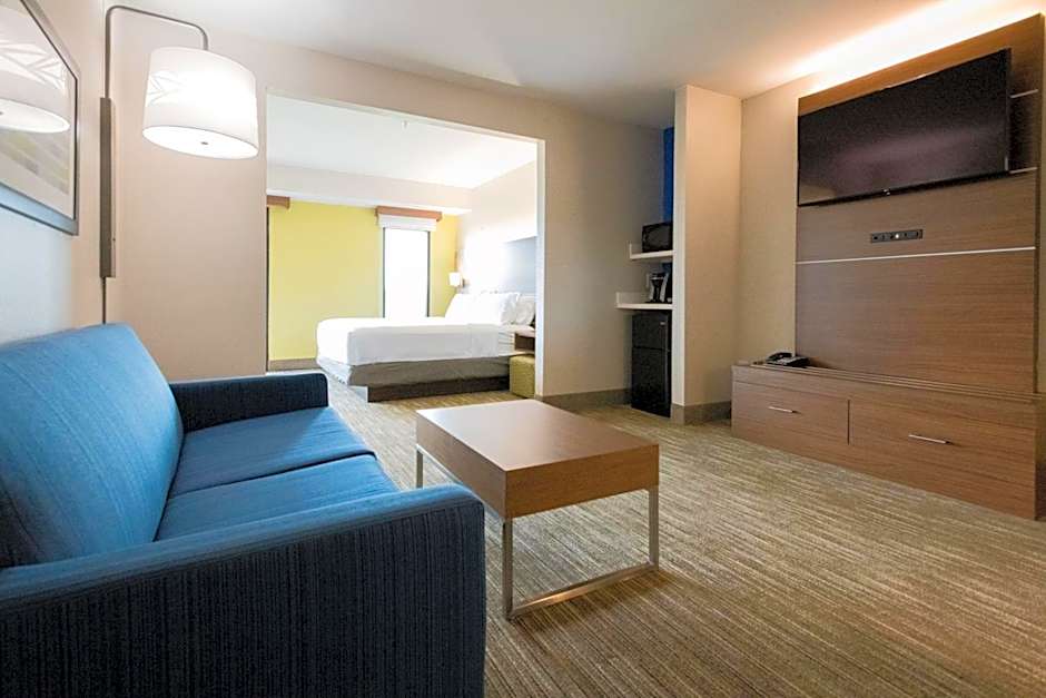 Holiday Inn Express & Suites Lexington NW-The Vineyard by IHG