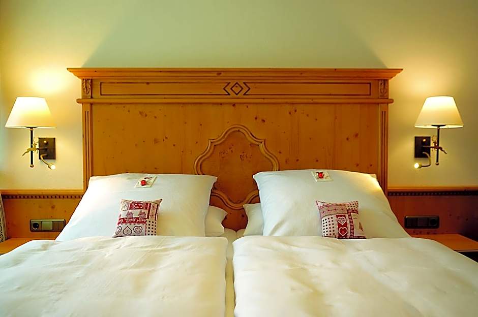 Hotel Alpenhof - ruhige Wohlfühloase zwischen München, dem Fünf-Seenland und den Bergen, in S-Bahnnähe