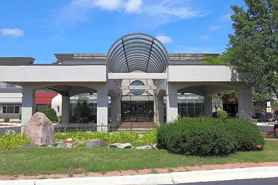 Days Inn & Suites by Wyndham Rochester Hills MI