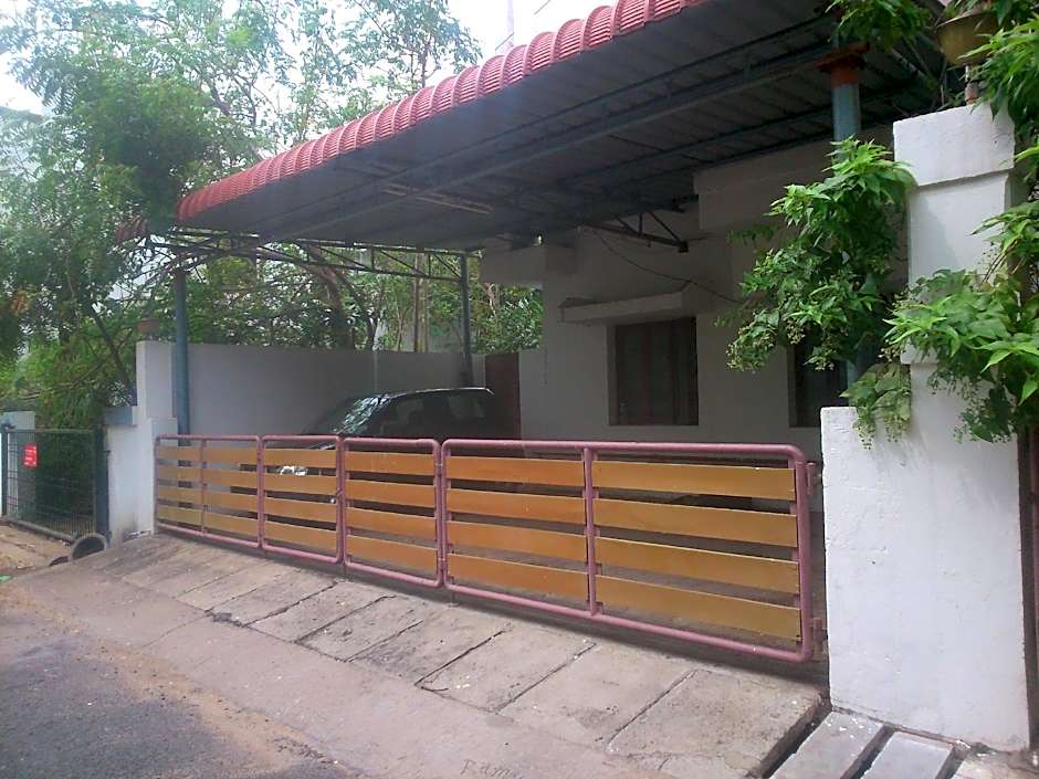 Red Carpet Residence - A Apartmental Guest House