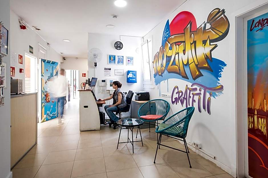 No Limit Hostel Graffiti