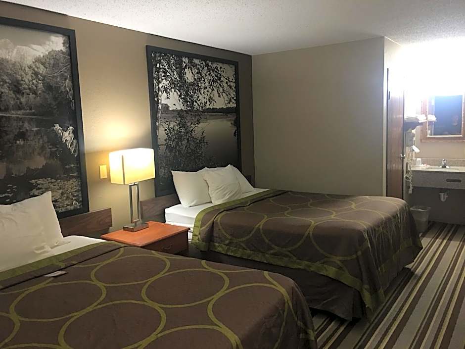 Super 8 by Wyndham Blue Earth